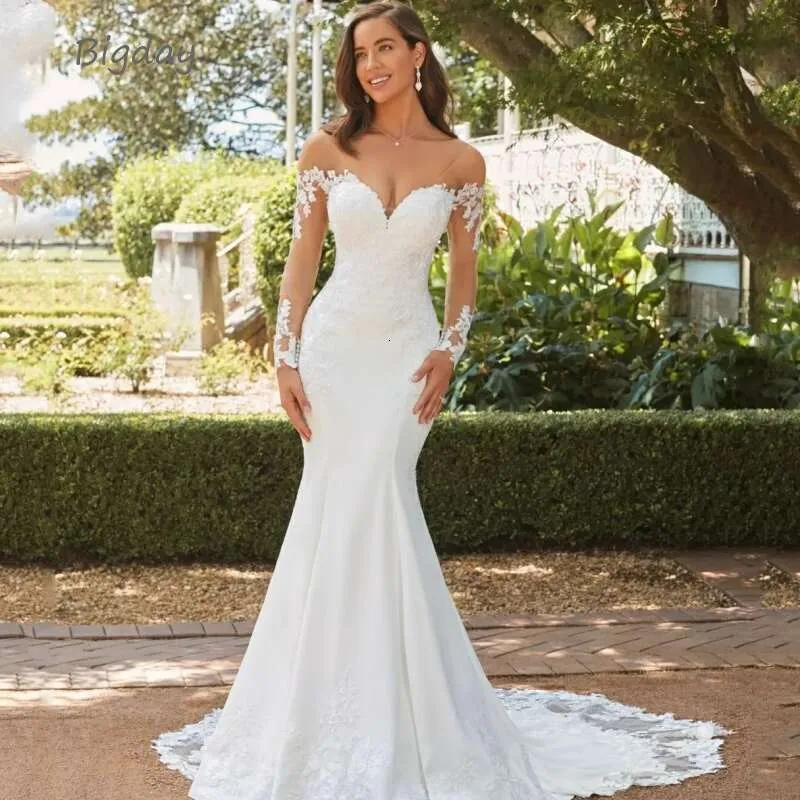 Low back long train wedding dress hot sale