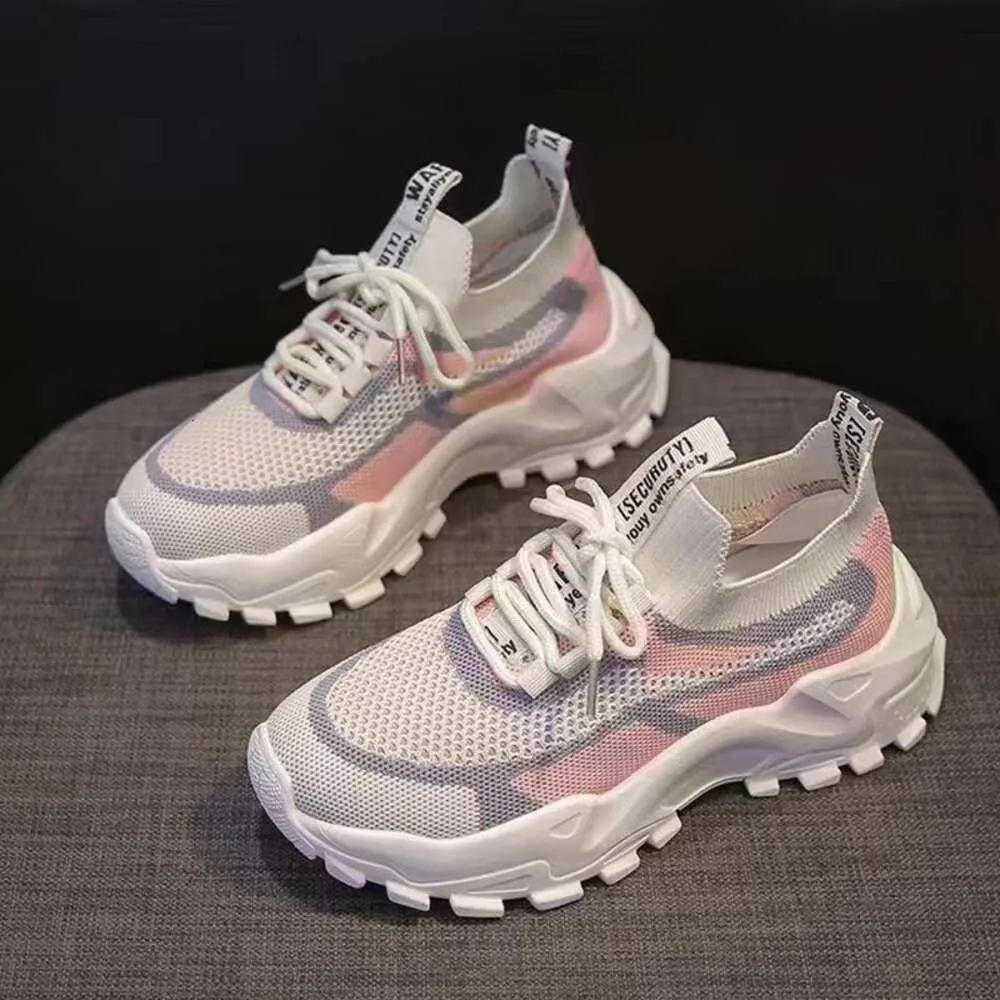 Brand Offre Code Broken Special Flying Weaving Dad pour femmes 2024 Spring and Automn Season Nouveau polyvalence Casual Sole Sports Sports Chaussures 28767 25684