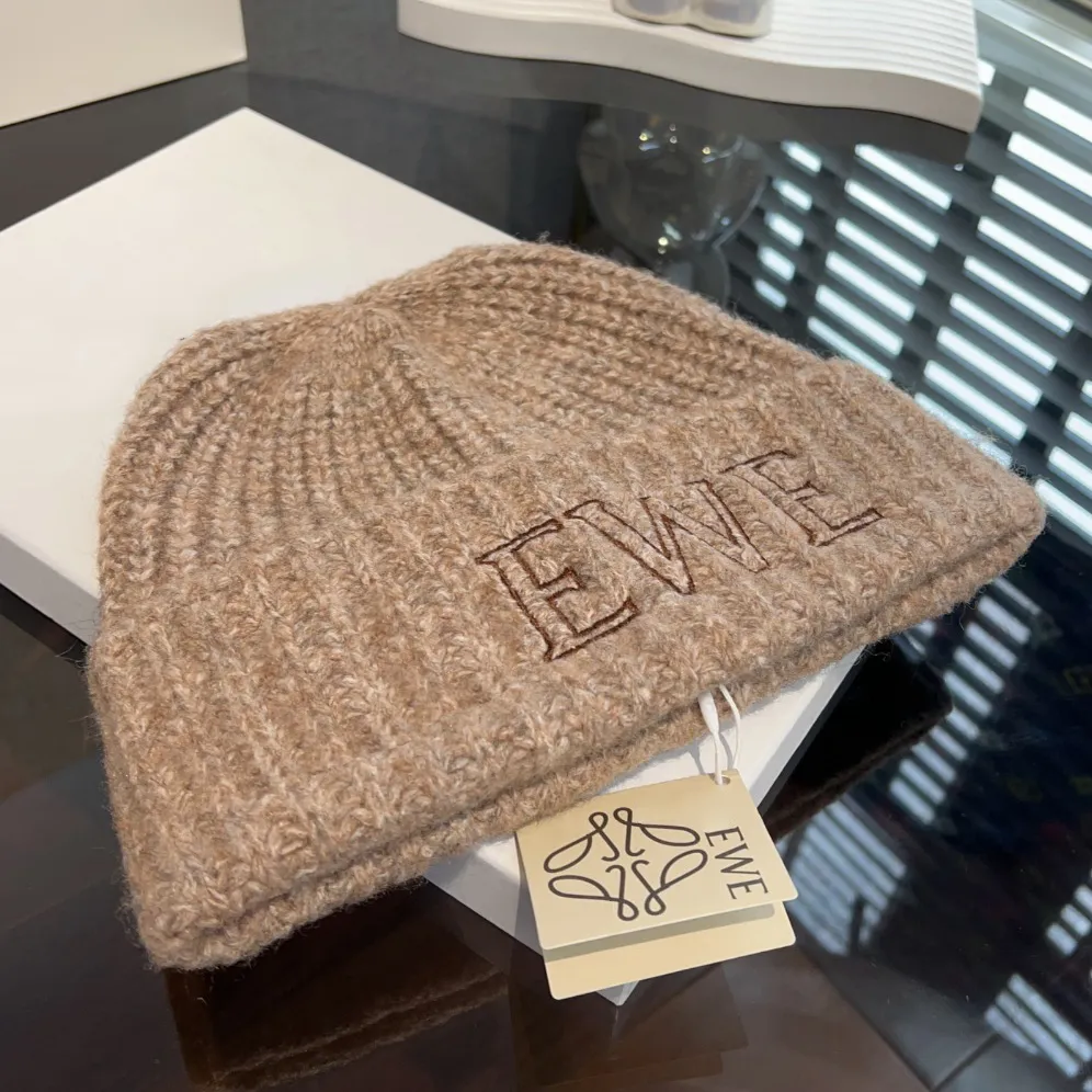 Bonnet de créateur brodé avec lettres, chapeau tricoté, aéré, breloque brodée, chaud, multicolore, tendance classique, automne et hiver
