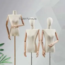 Trifolium Torse De Mannequin Professionnel Avec Cintre En Plastique Durable, Finition Blanche élégante Pour Vitrines De Vente Au Détail, De Mode Et De Design Blanc Une Pièce