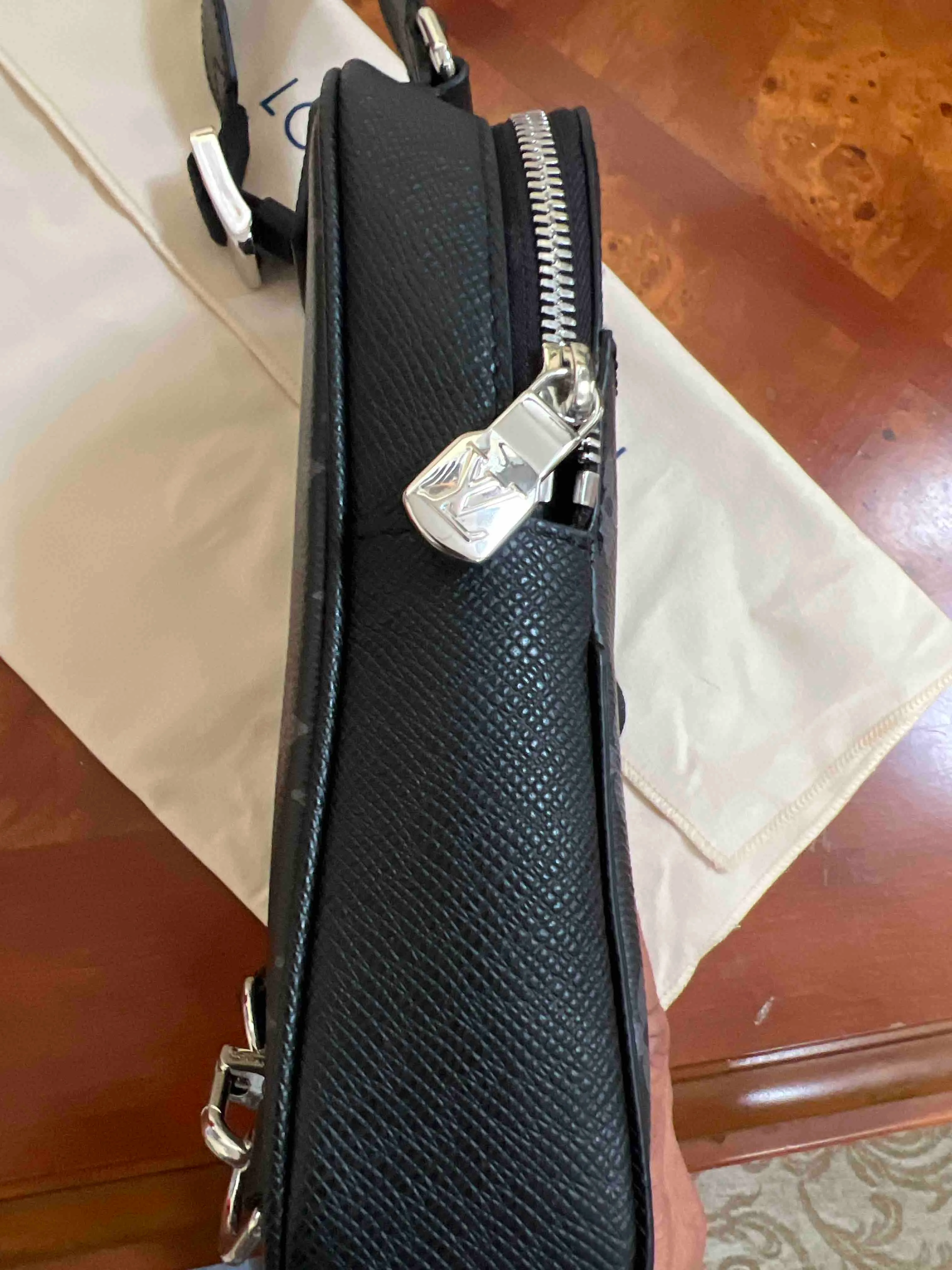 Louis Vuitton Duo Slingbag Black autres Cuirs