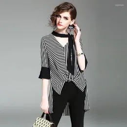 Blusa blanca hotsell rayas negras