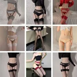 Ensemble de lingerie en dentelle transparente pour femmes matures de luxe avec porte-jarretelles - Chine Sous-vêtements et de la mode Lingerie prix
