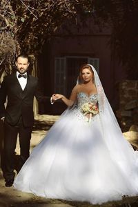 Bruiloft 2016 Jurken Baljurk Arabische Crystal Bruidsjurken Kralen Illusie Lange Mouwen Zei Mhamad Trouwjurk Backless Floor Length Tule