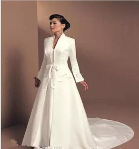 Accessoires de mariage Veste de mariée Cape Shaw Manteau d'hiver avec tissu satiné Longueur cathédrale sur mesure Blanc Manches longues Decorat8779354