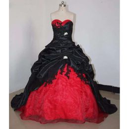 Bruiloft en kledingbal zwarte gotische rode jurk lieverd nek mouwloze lange trein bruidsjurken vintage victoriaanse ruches taft taft bruid jurken plus size vestido s es