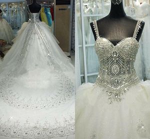 Les cristaux de perles de mariage habillent la robe nuptiale Spaghetti Stracles Ruffles Chapel Train Une ligne Fabriqué sur mesure Vestido de Novia de taille plus sur mesure