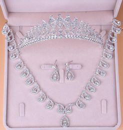 Bruiloft Bruidskroon Oorbellen Ketting 2017 Bruidssieradensets Glanzende Steentjes Formele Feestkleding Sieradenset Quinceanera Wear7035249