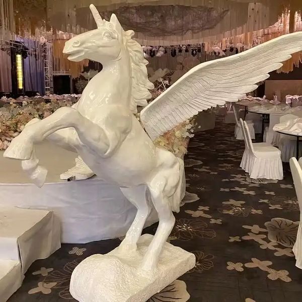 Accesorios de decoración de boda caballo de carrusel para tomar fotos Accesorios de eventos navideños estatua de caballo mosca de tamaño natural escultura de carrusel de fibra de vidrio estatuilla de animal de resina 106