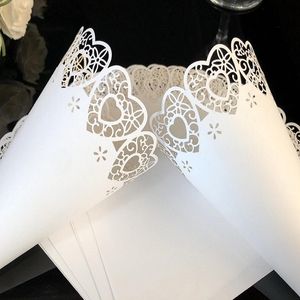 Bruiloft decoraties 100 stcs laser gesneden liefde hart kanten lagen snoep bruiloft feest gunsten confetti kegels papier kegel decoratie benodigdheden cadeau