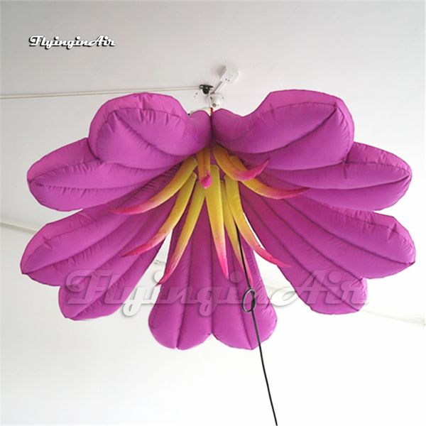 Boda decorativa colgante Purple LED Inflable Flor de lirio floreciente con luz para el escenario de la pasarela y el desfile de moda