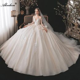 Robe de mariée Alonlivn Chic Appliques Dentelle Robe De Bal Robes Manches Longues À Plusieurs Niveaux Voile Long Train Jupes De Mariée