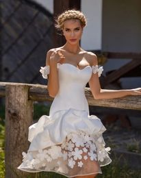 Robe de mariée bohème courte 3D florale Aliques froncée sur l'épaule longueur au genou robes de mariée de jardin 2024 Sring été pays robe de mariée dos