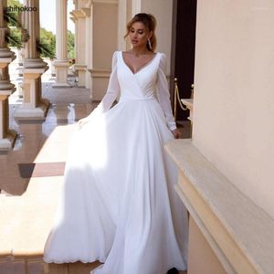 Trouwjurk Moderne Dubai -jurken 2022 Voor vrouwen Witte land gewaad de lange mouwen Backless Princess Bridal Jurken Simple Chiffon