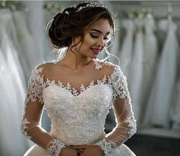 Robe de mariée Vintage Bohemian en dentelle à manches longues Robes de mariée Robe de bal 2017 Luxury Pearls White Bridal Robe Vestido de Noiva2601925
