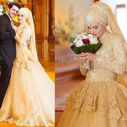 Robes de mariée robe musulmane en or nuptial avec manches longues en dentelle à niveaux appliques haut de cou en tulle