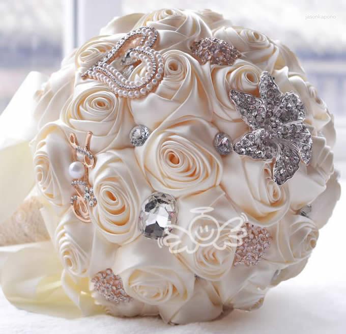 Свадебные цветы 2023 Элегантные индивидуальные в наличии Потрясающие белые свадебные букеты для подружек невесты Искусственный букет роз