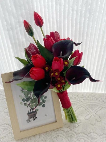 Fleurs de mariage 2024 Vintage Forêt Rouge Mariée Tenant Fleur Tulipe Bouquet Centros De Mesa Para Boda