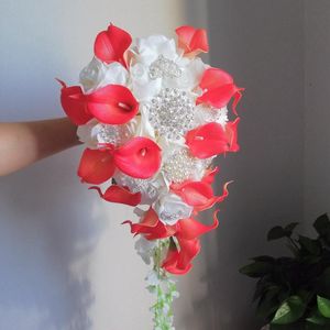 Bruiloft bloemen koraal rode calla lelies met ivoor roze kristallen boeket diamant cascading bruids buque de noiva para casamento