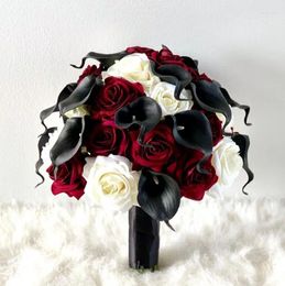 Fleurs de mariage EillyRosia Rétro Mariée Tenant Fleur Vin Rouge Noir Bouquet De Mariée Roses Simulation Belle Pographie De Voyage