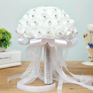 Bruiloft bloemen vasthouden schuimsimulatie bloem witte rozenboeket Koreaanse bruid