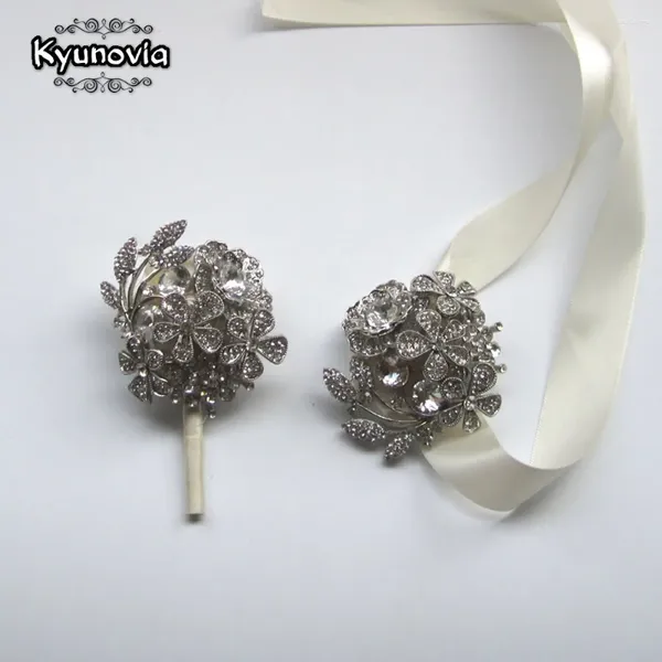 Flores de boda Kyunovia Grooms Broche Boutonniere Marfil Muñeca Muñeca Muñeca Groomsmen Button Hilos