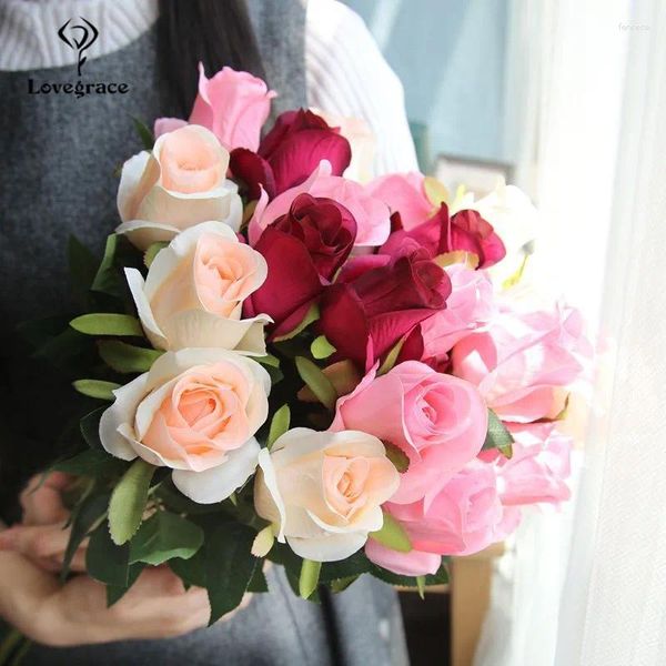 Flores de boda Tallo largo Flor de rosa artificial Rosa Rama de seda roja para pieza central Volver Decoración para el hogar Falso