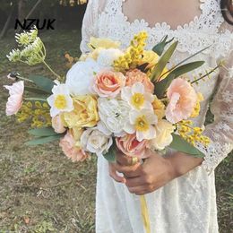 Bruiloft Bloemen NZUK Kunstmatige Rose Bruidsboeketten Gele Zijden Handhouder Groen Blad Accesoire Mariage