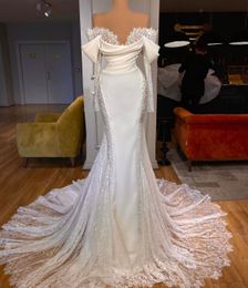 Mariage Magnifique robes sirène en dentelle de robe nuptiale hors de l'épaule manches longues en satin plus taille de balayage