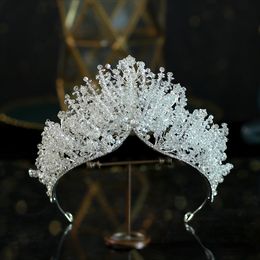 Bruiloft haar sieraden kralen kroon hoofdtooi bruids trouwjurk met barokke sfeer banket verjaardag kroon groothandel 230323