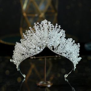 Bijoux de cheveux de mariage coiffe de couronne de perles robe de mariée de mariée avec atmosphère baroque banquet anniversaire en gros 230804