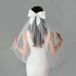 Bijoux de cheveux de mariage biplace double couche tulle couleur solide femme Vele de mariage court avec clip ruban bord central en cascade mariée fête