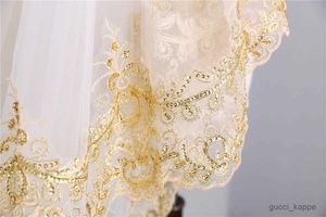 Bijoux de cheveux de mariage en dentelle de luxe long Veaux de mariée à deux couches avec peigne en tulle Veil de mariage