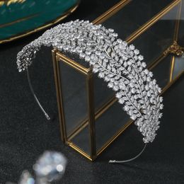 Bruiloft Haar Sieraden YCDZSWWL Hoogwaardige Vrouwen Elegante Hoofddeksels Zirkoon Accessoires Bridal Cz Tiara Luxe Kronen 230809