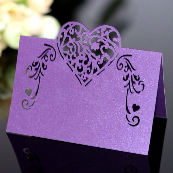 Invitaciones de boda 50 PCS Corte de láser Cortero Nombre de la mesa del corazón Lugares de presentación Decoración del asiento del rey de la tarjeta de la tarjeta del rosa