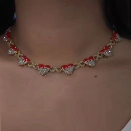 Conjuntos de joyería de boda 2024 Chapado en oro Delicado Mujeres de moda Micro Pave Bing Cz En forma de corazón Esmalte rojo Cadena Collares con dijes 231205