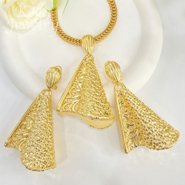 Conjuntos de joyas de boda Conjunto chapado en oro de 24 quilates Pendientes colgantes de cobre Collar con colgante geométrico para mujeres Ropa diaria Accesorios de aniversario de fiesta 231207