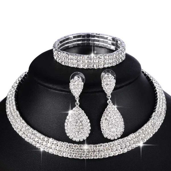 Juegos de joyas de boda 3 Deluxe Bridal Set Collar Pulsera para mujeres Cristal australiano Parring largo elástico 11.11 para la venta