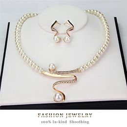 Conjuntos de joyería de boda 3 piezas para mujer nupcial elegante fiesta perla collar con diamantes de imitación pendientes conjunto moda 231013