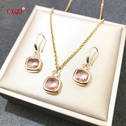 Ensembles de bijoux de mariage coloré clair petit pendentif en verre carré collier pour femmes chaîne en acier inoxydable mode boucles d'oreilles accessoires ensemble cadeau 230808