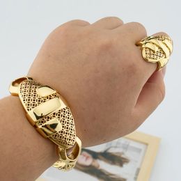 Ensembles de bijoux de mariage Bracelet manchette avec anneau pour femmes Bracelet plaqué or 18 carats bijoux cadeau de fête de mariage nigérian Dubai évider Design Bracelet 231005