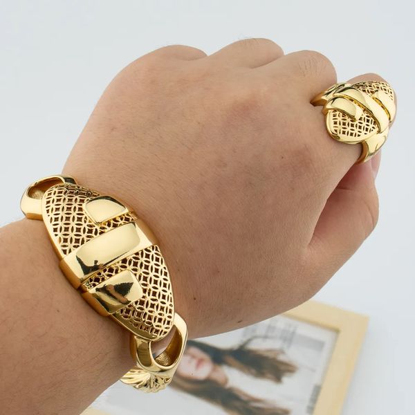 Conjuntos de joyería de boda Brazalete con anillo para mujer Pulsera chapada en oro de 18 quilates Regalo de fiesta nigeriano Dubai Diseño hueco 231110