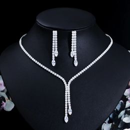 Bruiloft Sieraden Sets CWWZircons Bling Kwastje Drop Zirconia Verharde Dames Party Mode Bruids Ketting en Oorbellen T625 231207