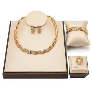 Bruiloft Sieradensets Dubai 18k Vergulde Sieraden Set Dames 10 jaar Unieke Koperen Hanger Ketting Oorbellen Bruiloftssieraden 230928