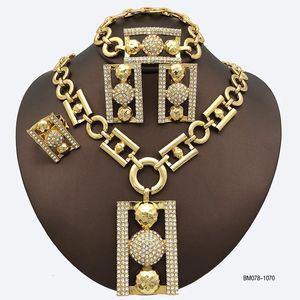 Ensembles de bijoux de mariage Dubaï 18K Boucle d'oreille plaquée or pour les femmes Collier de conception de luxe italien REGLEMENT REGLET ALLIAGE BNNAGNE 231207