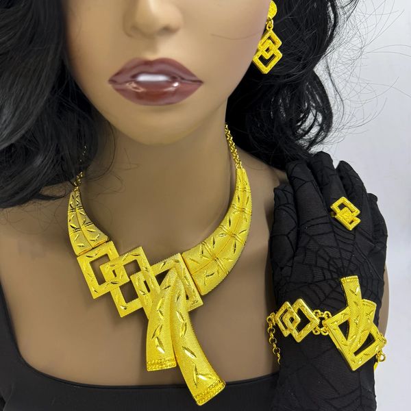 Ensembles de bijoux de mariage Dubai plaqué or bijoux pour femmes de luxe indien nigérian Costume de mariée fête 24k collier boucle d'oreille 231219