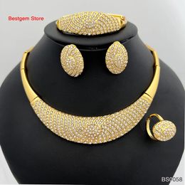 Conjuntos de joyería de boda Dubai Chapado en oro Encantos ovalados Pendiente Anillo Pulsera Collar para mujeres nupciales 2023 Accesorios 231130