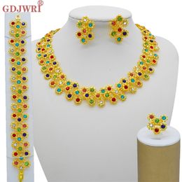 Bruiloft sieraden sets Dubai vrouwen gouden kleur sieraden sets Afrikaanse bruidsgeschenken voor Saoedische Arabische ketting armband oorbellen ring sieraden set 230313