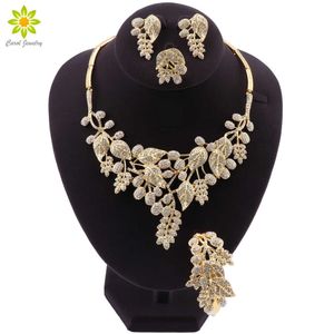 Conjuntos de joyas de boda para novia Dubai Color de oro Juego de joyas para mujeres Collar de cristal Pendientes Pulsera Pulsera Forma de hoja Joyería H1022