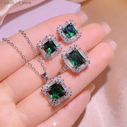 Ensemble de bijoux de mariage ensemble Emerald Square 925 Stamps Luxury Full Diamond Pendant Ring Ring Fashion Party Gift H240426